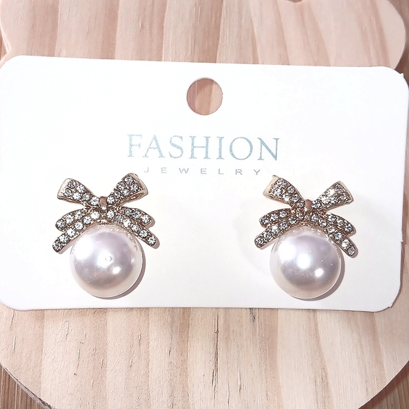Elegant Faux Pearl Rhinestone Earrings New! - Picture 2 of 3
